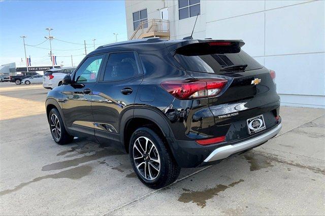 2024 Chevrolet Trailblazer Vehicle Photo in TOPEKA, KS 66609-0000