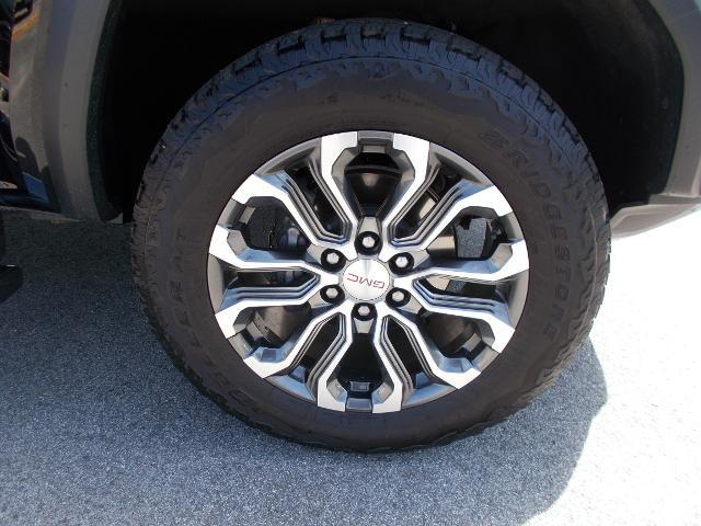 2023 GMC Canyon Vehicle Photo in LOWELL, MA 01852-4336