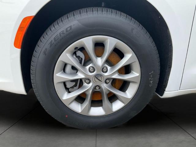 2025 Chrysler Pacifica Vehicle Photo in Kaukauna, WI 54130