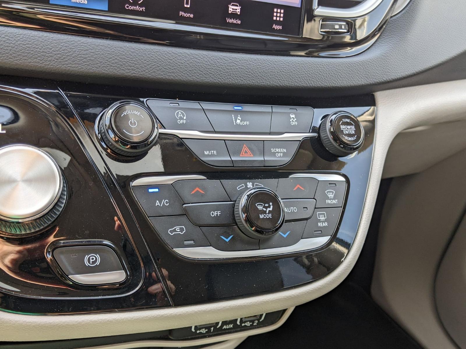 2022 Chrysler Pacifica Vehicle Photo in Seguin, TX 78155