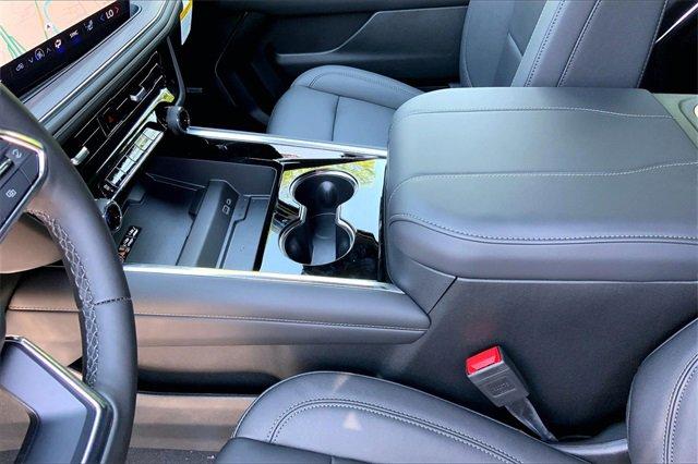 2025 Chevrolet Suburban Vehicle Photo in KANSAS CITY, MO 64114-4502