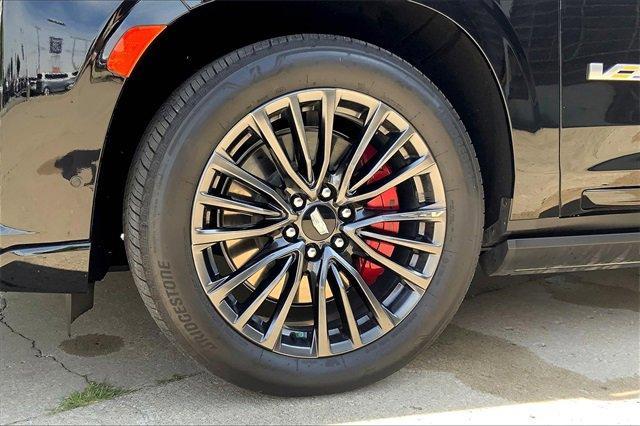 2024 Cadillac Escalade ESV Vehicle Photo in KANSAS CITY, MO 64114-4545