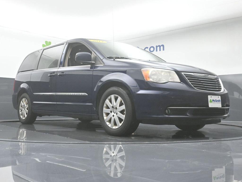 2014 Chrysler Town & Country Vehicle Photo in Cedar Rapids, IA 52402
