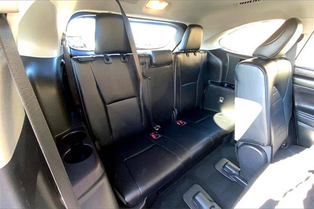 2022 Toyota Highlander Vehicle Photo in TOPEKA, KS 66609-0000