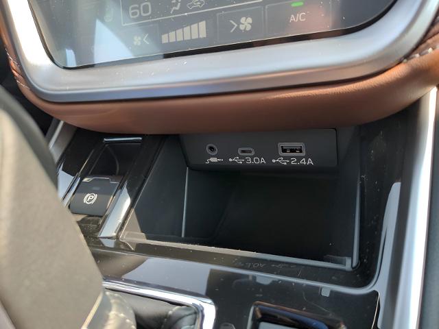 2025 Subaru Outback Vehicle Photo in Green Bay, WI 54304