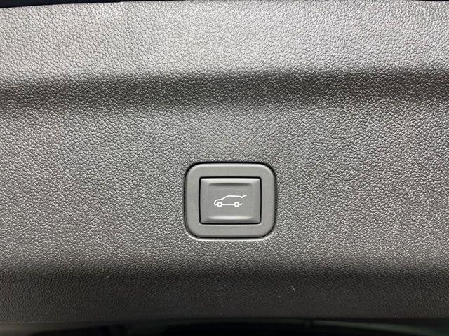 2025 Chevrolet Suburban Vehicle Photo in PHOENIX, AZ 85014-3381