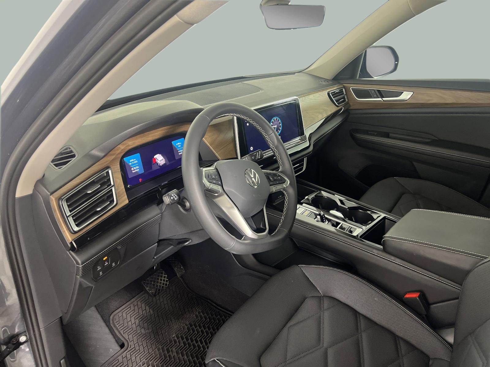 2024 Volkswagen Atlas Vehicle Photo in Georgetown, TX 78626