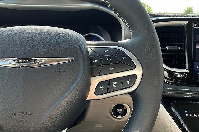 2024 Chrysler Pacifica Vehicle Photo in Grapevine, TX 76051