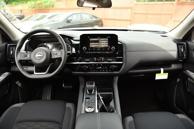 2025 Nissan Pathfinder Vehicle Photo in Ballwin, MO 63011