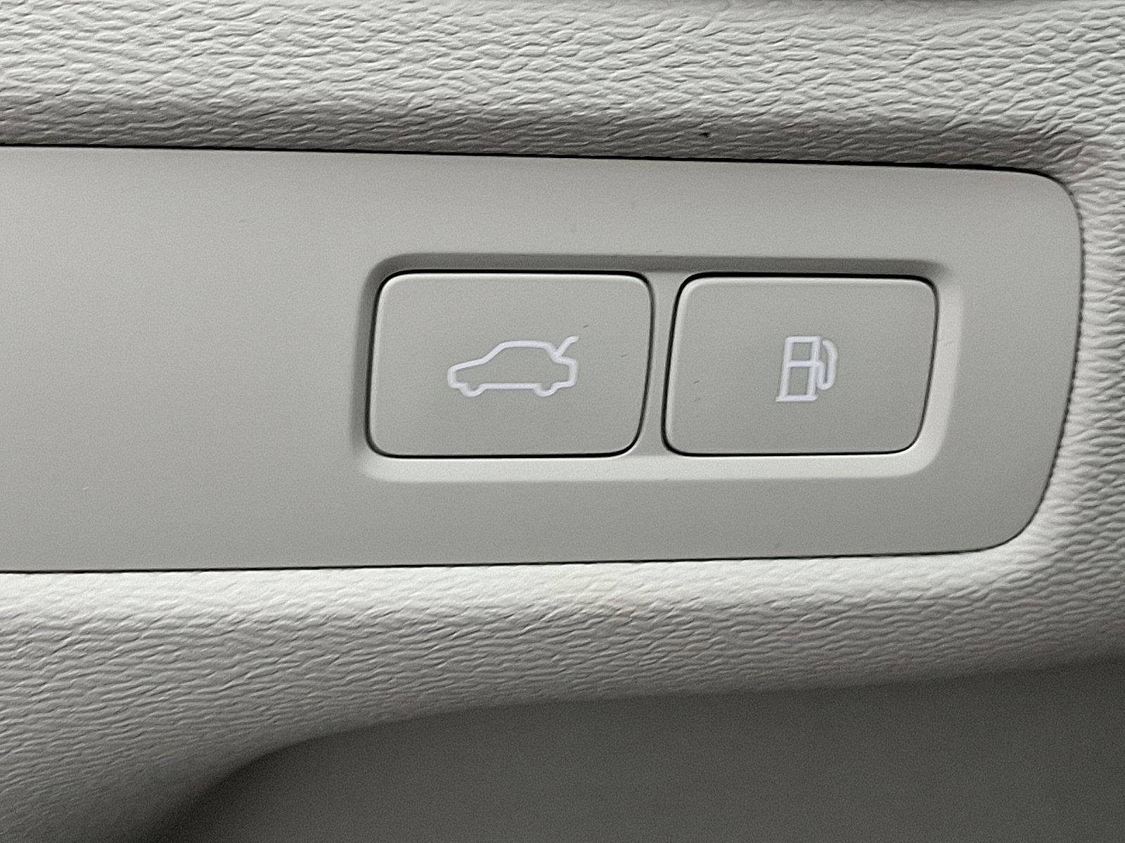 2025 Volvo XC60 Plug-In Hybrid Vehicle Photo in Trevose, PA 19053