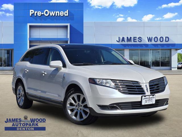 2017 Lincoln MKT Vehicle Photo in DENTON, TX 76210-9321
