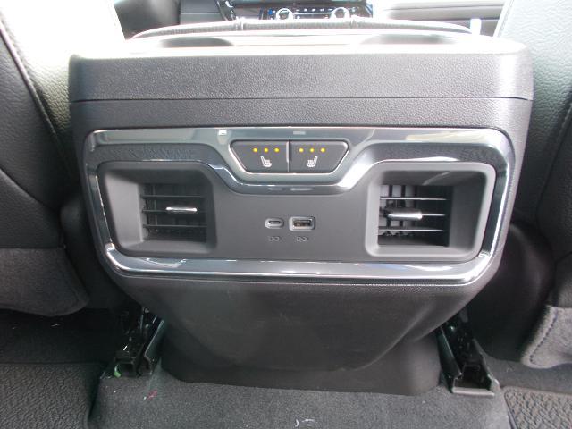2025 GMC Sierra 1500 Vehicle Photo in LOWELL, MA 01852-4336