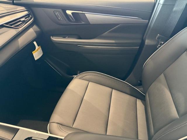 2025 Buick Enclave Vehicle Photo in COLUMBIA, MO 65203-3903