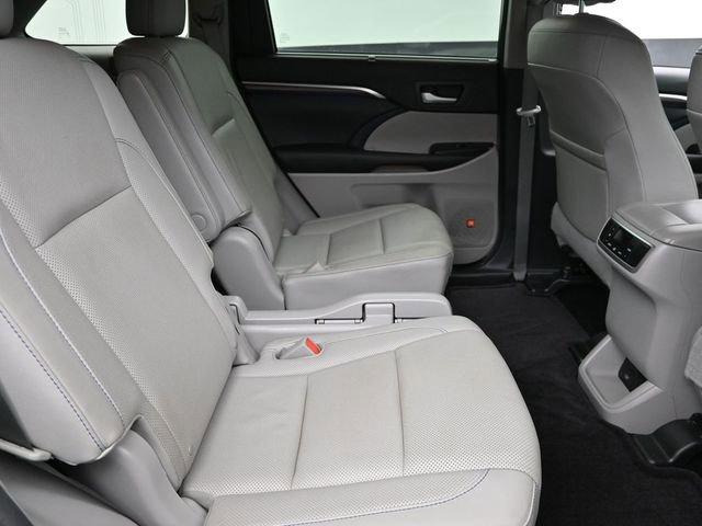 2016 Toyota Highlander Vehicle Photo in Marion, IA 52302