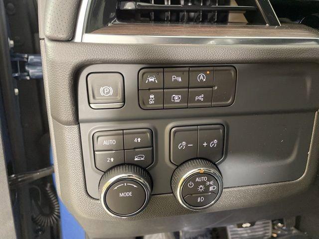 2025 Chevrolet Suburban Vehicle Photo in PHOENIX, AZ 85014-3381