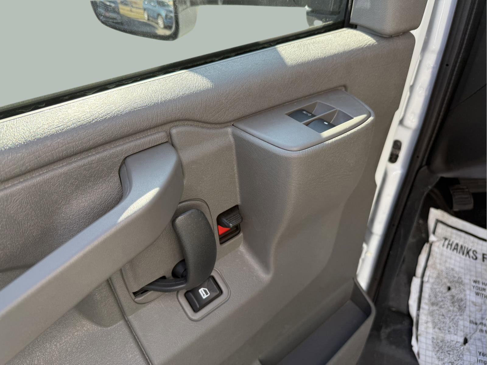 2024 Chevrolet Express Cutaway 3500 Vehicle Photo in GEORGETOWN, TX 78626-7508