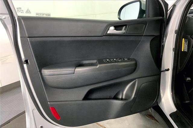 2021 Kia Sportage Vehicle Photo in Lees Summit, MO 64086