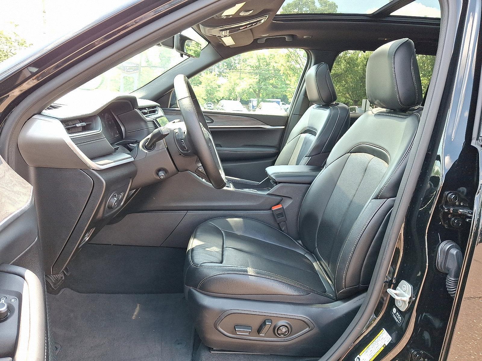 2024 Jeep Grand Cherokee L Vehicle Photo in Willow Grove, PA 19090