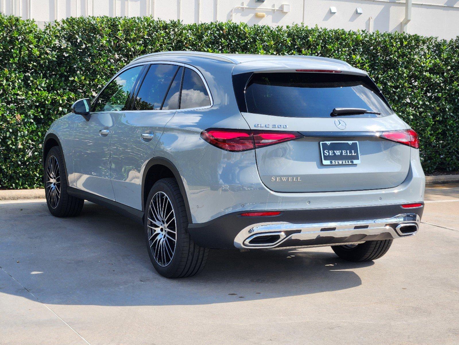 2025 Mercedes-Benz GLC Vehicle Photo in HOUSTON, TX 77079