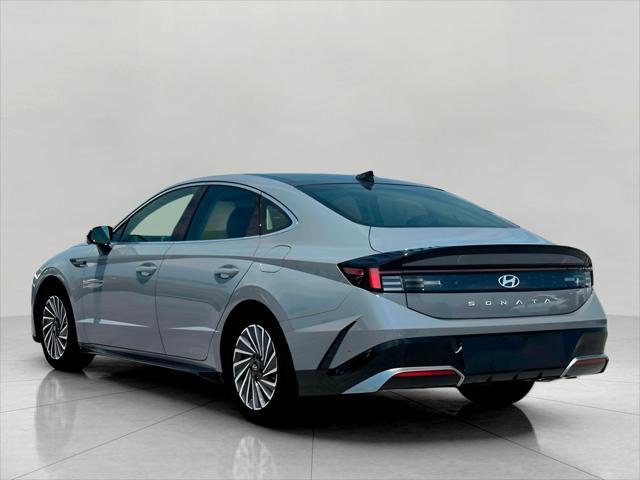 2025 Hyundai SONATA Hybrid Vehicle Photo in Green Bay, WI 54304