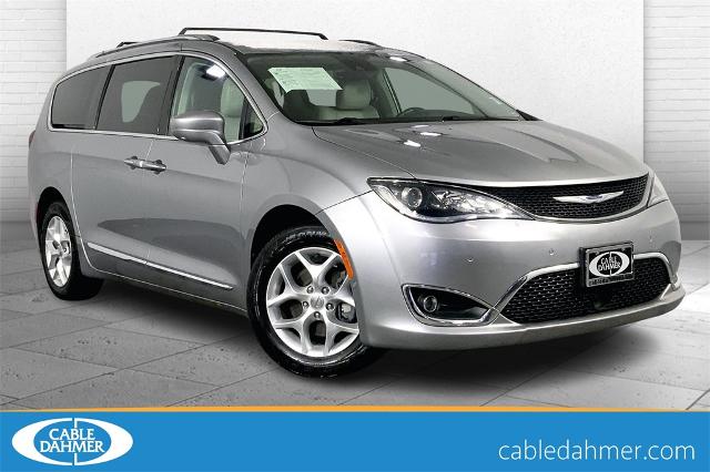 2017 Chrysler Pacifica Vehicle Photo in Lees Summit, MO 64086