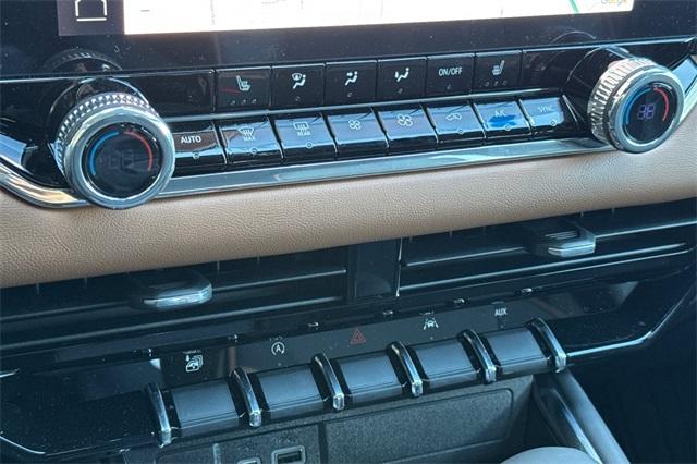 2025 GMC Canyon Vehicle Photo in ELK GROVE, CA 95757-8703