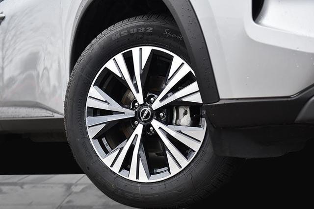 2023 Nissan Rogue Vehicle Photo in Ballwin, MO 63011