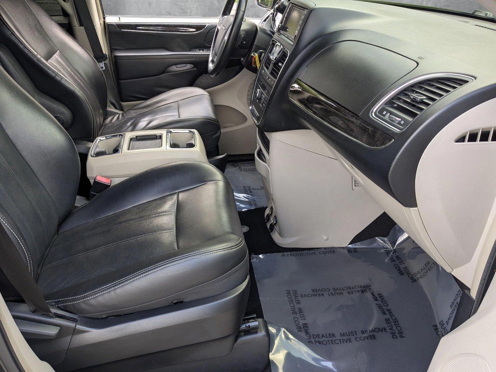 2012 Chrysler Town & Country Vehicle Photo in PEMBROKE PINES, FL 33024-6534