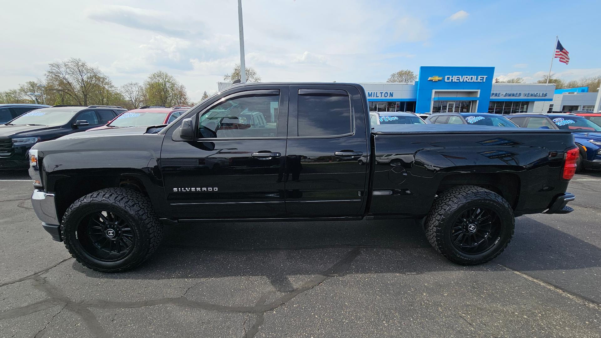 Used 2019 Chevrolet Silverado 1500 LD LT with VIN 2GCVKPEC3K1199743 for sale in Warren, MI