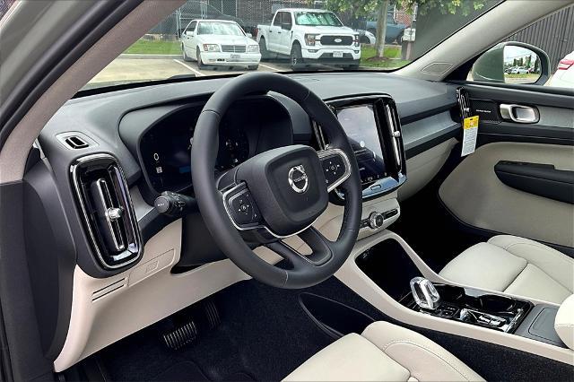 2025 Volvo XC40 Vehicle Photo in Houston, TX 77007