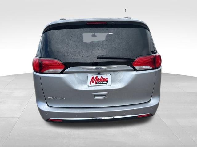 2018 Chrysler Pacifica Vehicle Photo in MEDINA, OH 44256-9631