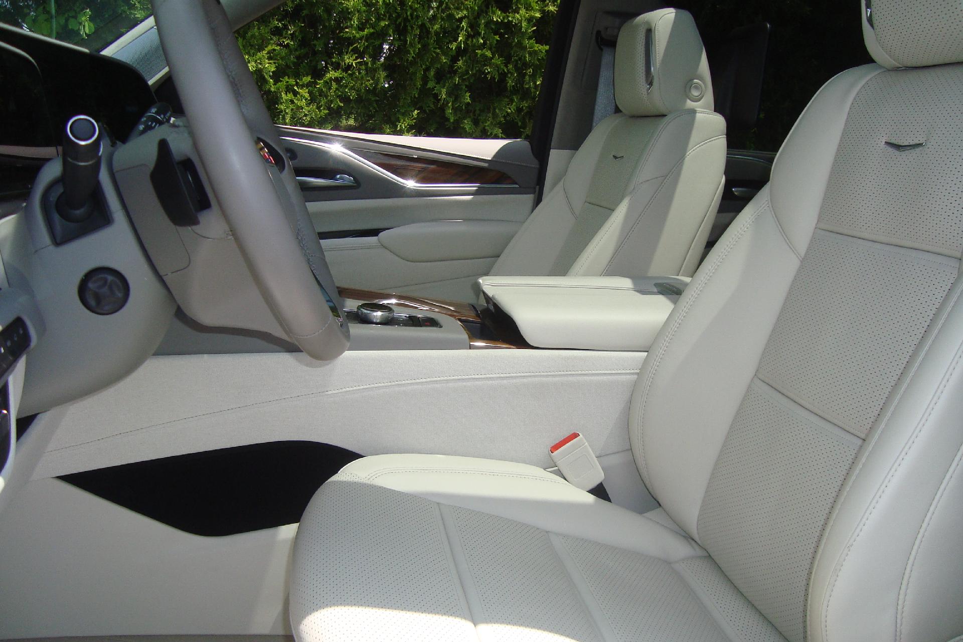 2024 Cadillac Escalade Vehicle Photo in PORTSMOUTH, NH 03801-4196