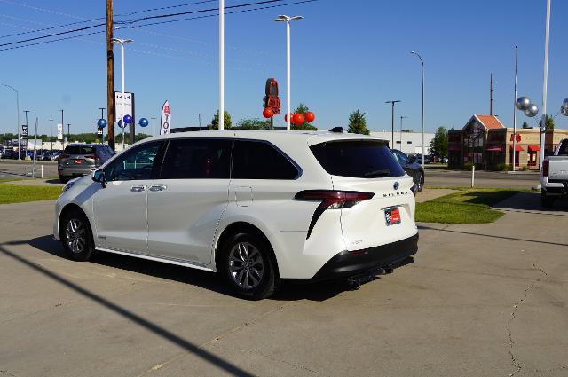 2021 Toyota Sienna Vehicle Photo in Riverdale, UT 84405