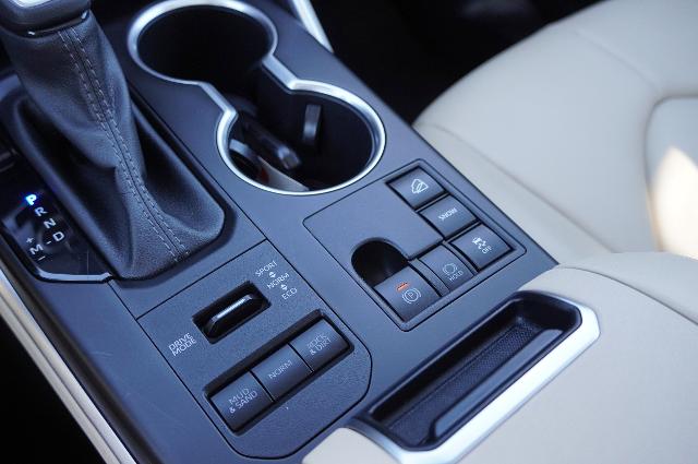 2025 Toyota Highlander Vehicle Photo in Riverdale, UT 84405