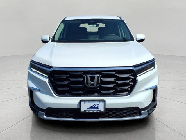 2025 Honda Pilot Vehicle Photo in Oshkosh, WI 54904