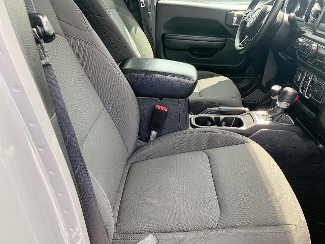2021 Jeep Gladiator Vehicle Photo in MOON TOWNSHIP, PA 15108-2571