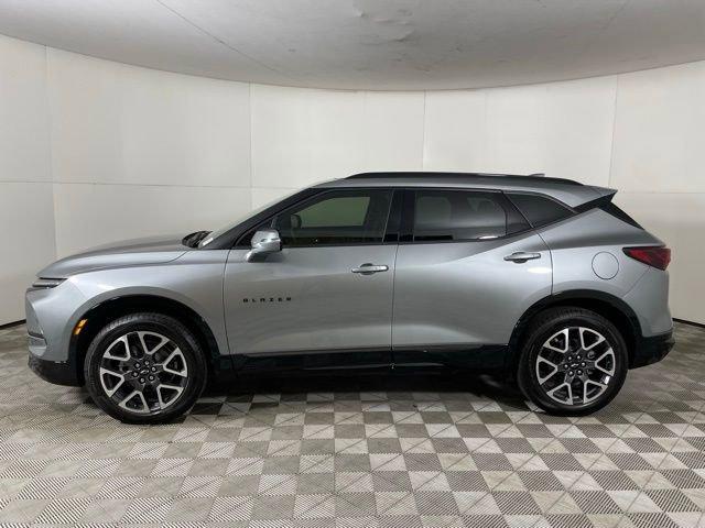 2025 Chevrolet Blazer Vehicle Photo in PHOENIX, AZ 85014-3381