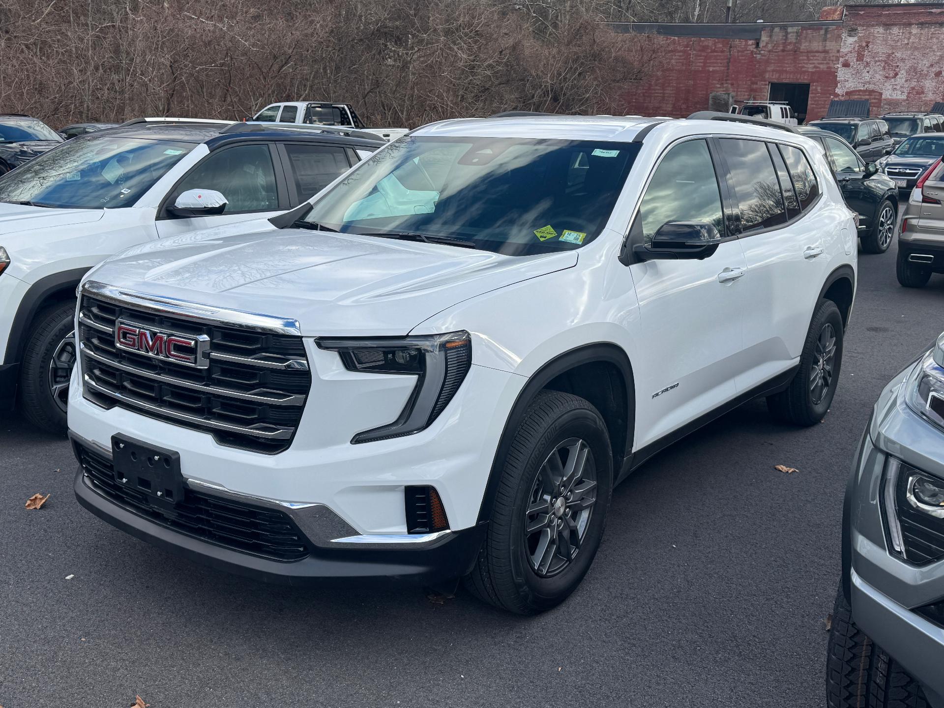 2025 GMC Acadia Vehicle Photo in LEOMINSTER, MA 01453-2952