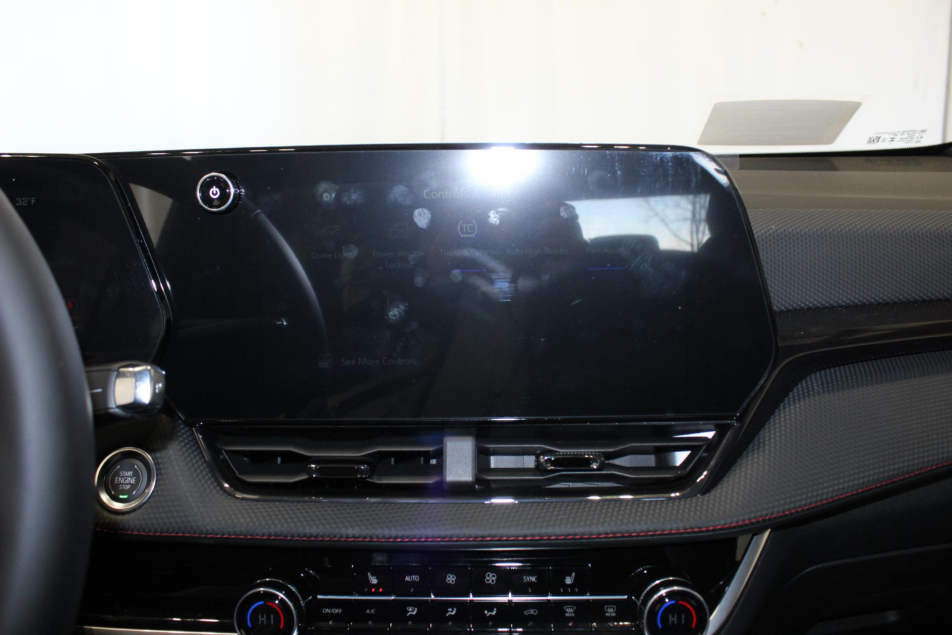 2025 Chevrolet Equinox Vehicle Photo in NORTHAMPTON, MA 01060-1120