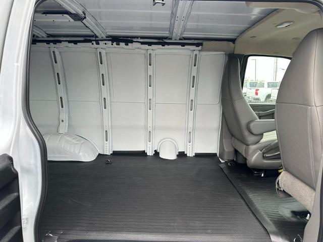 2024 Chevrolet Express Cargo 2500 Vehicle Photo in COLUMBIA, MO 65203-3903
