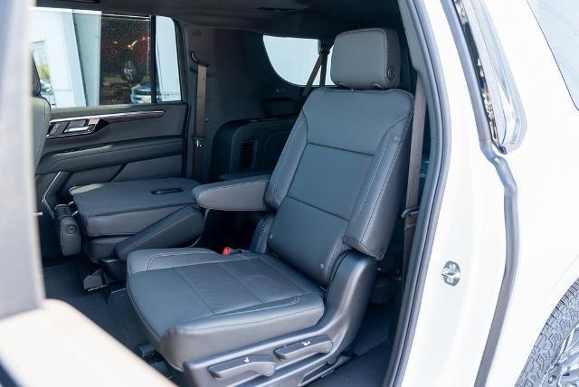 2025 Chevrolet Suburban Vehicle Photo in PLYMOUTH, MA 02360-4801
