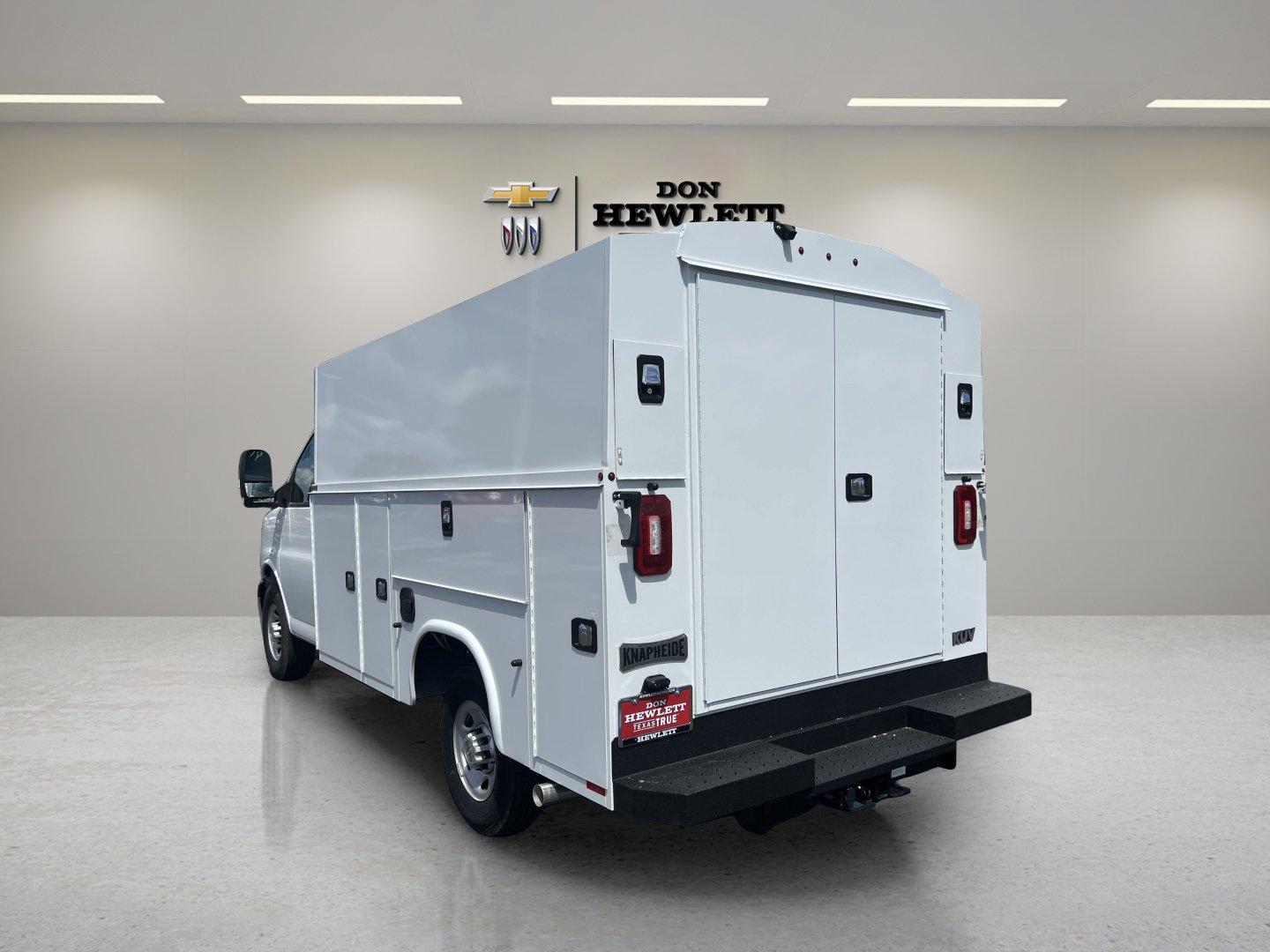 2025 Chevrolet Express Cutaway 3500 Vehicle Photo in GEORGETOWN, TX 78626-7508