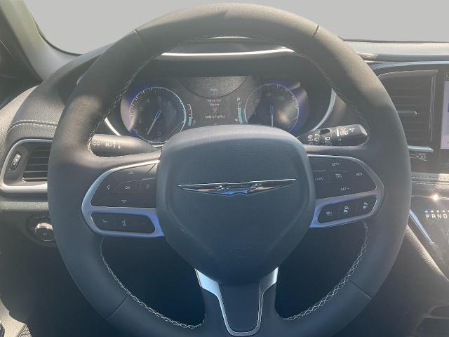 2025 Chrysler Pacifica Vehicle Photo in Kaukauna, WI 54130