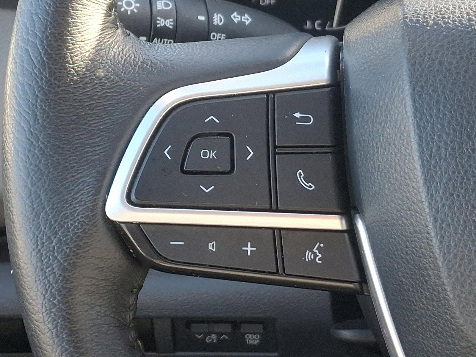 2023 Toyota Sienna Vehicle Photo in Trevose, PA 19053
