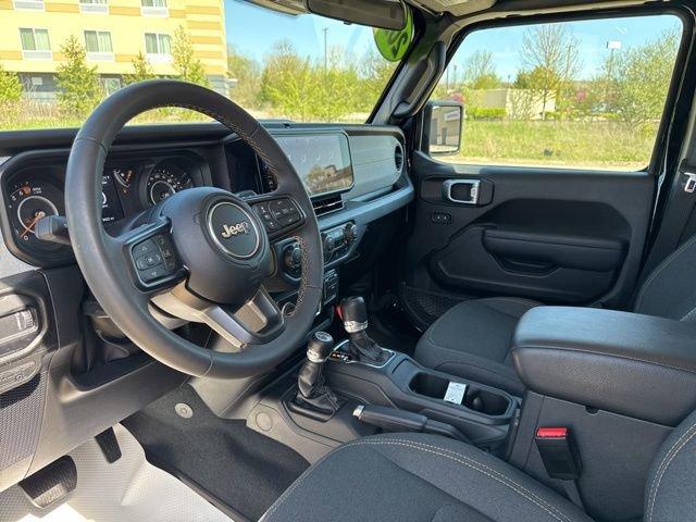 2024 Jeep Gladiator Vehicle Photo in MEDINA, OH 44256-9631