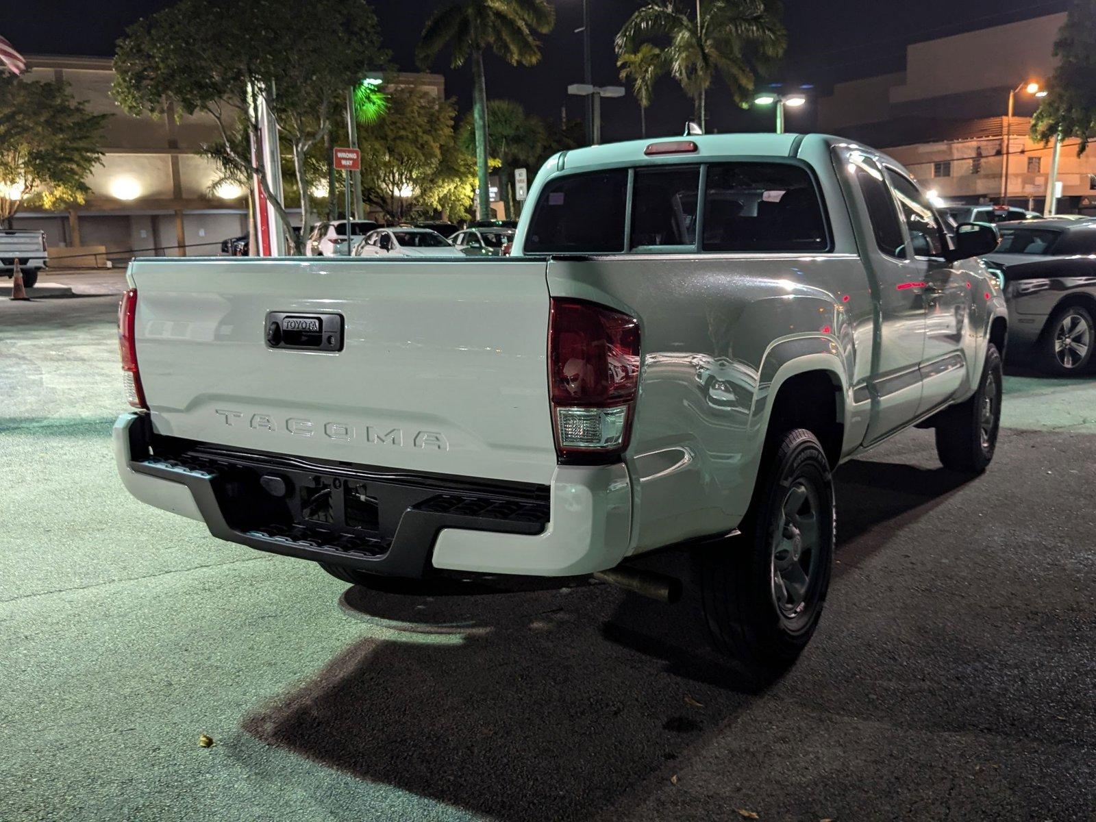 2017 Toyota Tacoma Vehicle Photo in Miami, FL 33135