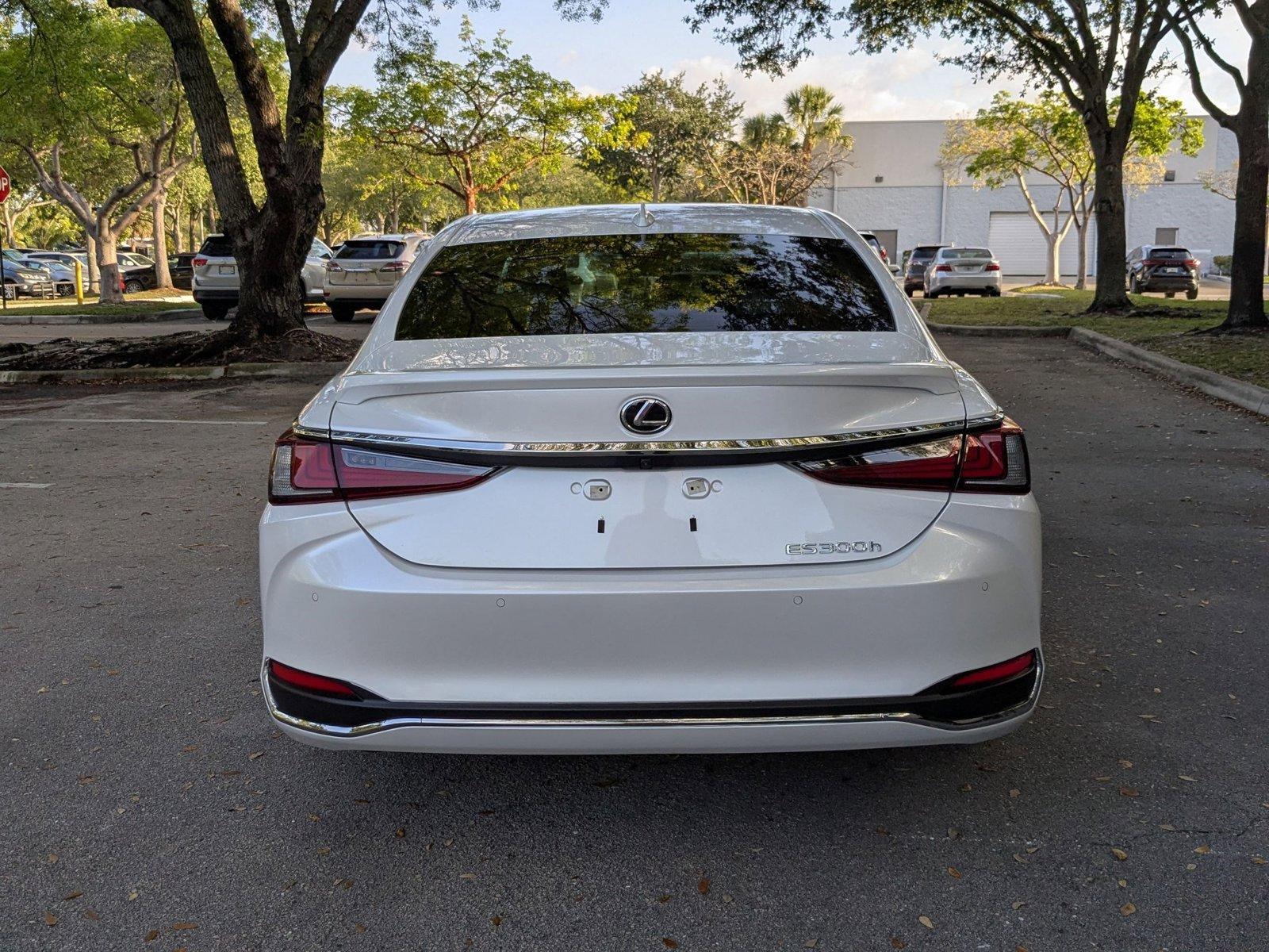 2025 Lexus ES 300h Vehicle Photo in West Palm Beach, FL 33417