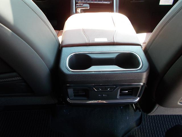 2025 GMC Sierra 1500 Vehicle Photo in LOWELL, MA 01852-4336