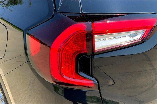 2024 GMC Terrain Vehicle Photo in TOPEKA, KS 66609-0000