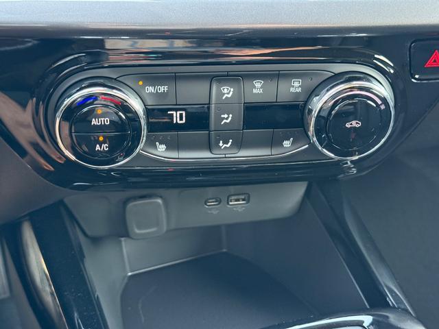 2025 Chevrolet Trax Vehicle Photo in COLUMBIA, MO 65203-3903